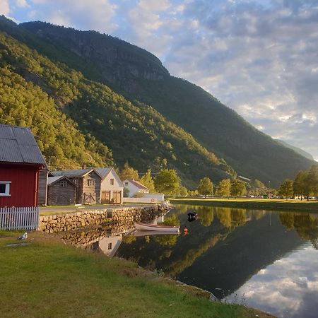 Kvammehuset Pa Gamle Laerdalsoyri Villa Bagian luar foto