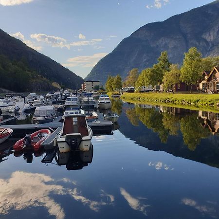 Kvammehuset Pa Gamle Laerdalsoyri Villa Bagian luar foto