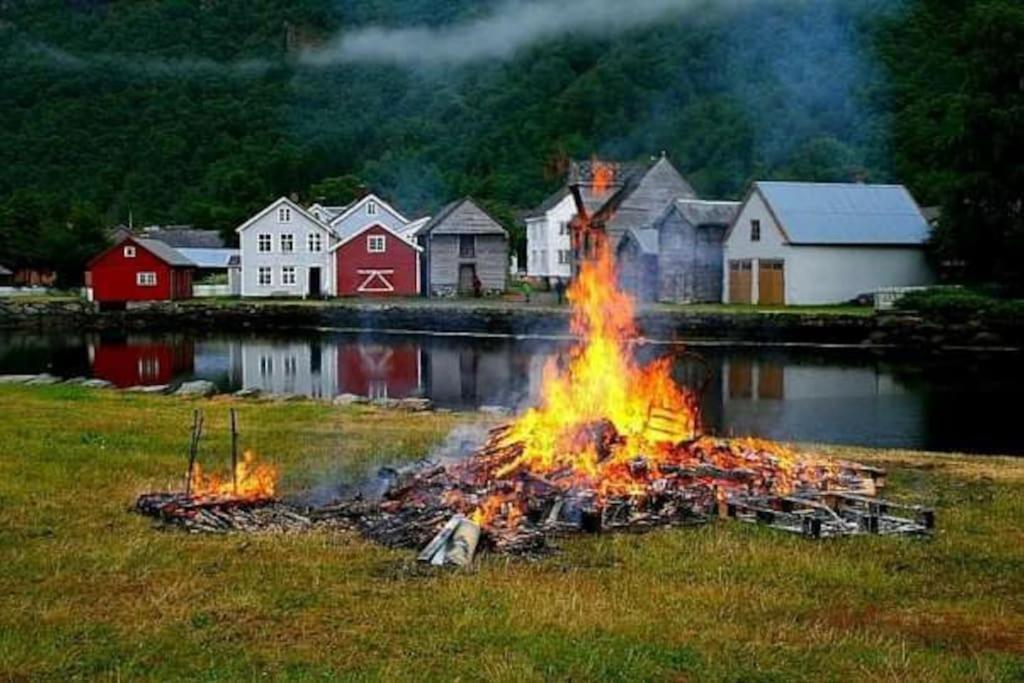 Kvammehuset Pa Gamle Laerdalsoyri Villa Bagian luar foto