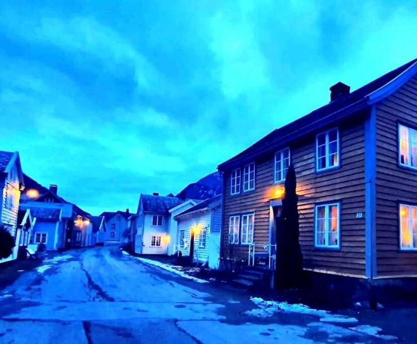 Kvammehuset Pa Gamle Laerdalsoyri Villa Bagian luar foto
