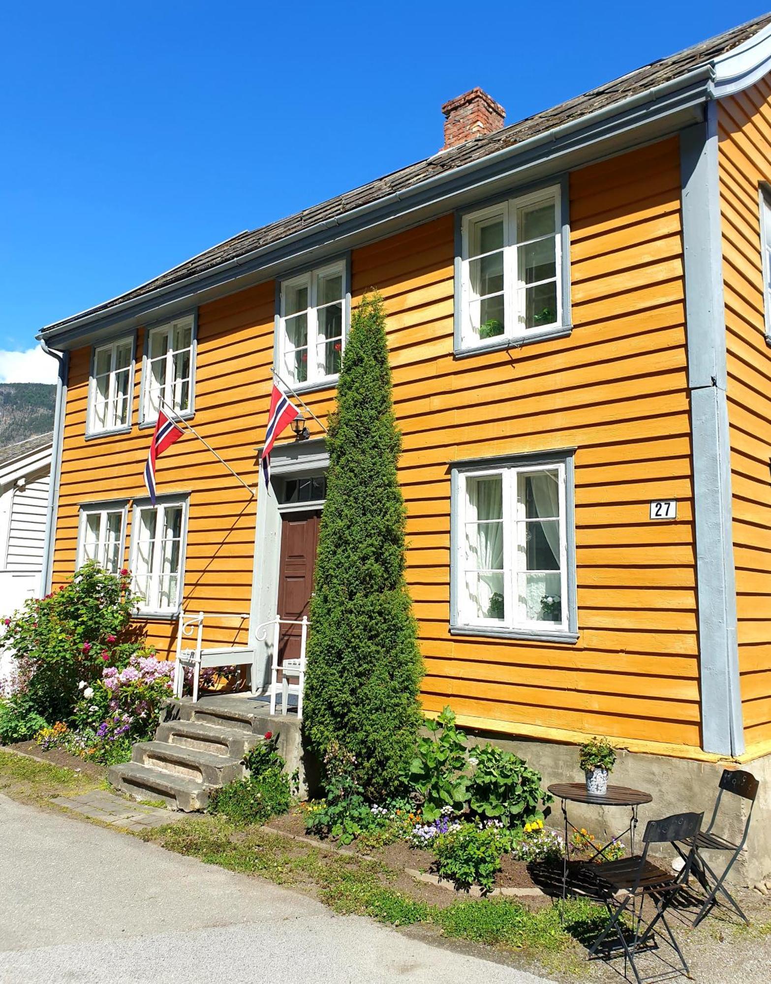 Kvammehuset Pa Gamle Laerdalsoyri Villa Bagian luar foto