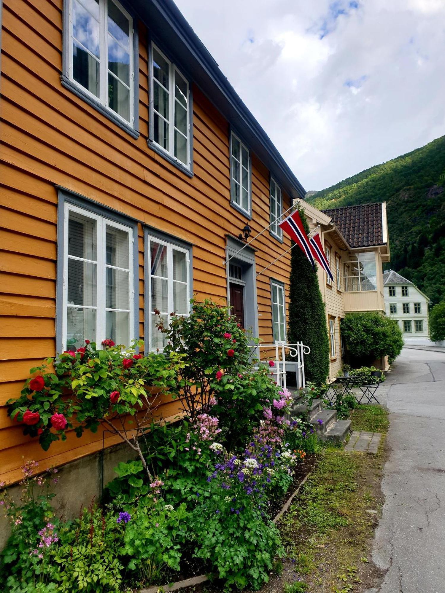 Kvammehuset Pa Gamle Laerdalsoyri Villa Bagian luar foto